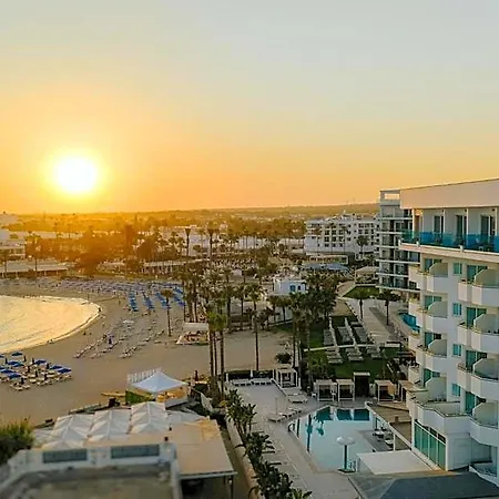 Tasia Maris Sands (adults Only) 4*